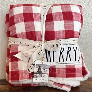 🆕 Rae Dunn 50 x 60 Buffalo check Sherpa throw blanket MERRY